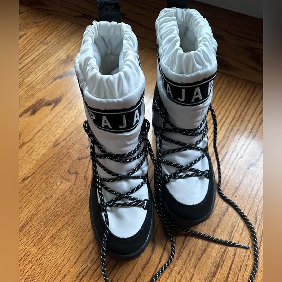 Pajar Galaxy Women’s 6.5 Snow Boots. Like New. Worn once. Black & Cream - Picture 2 of 7